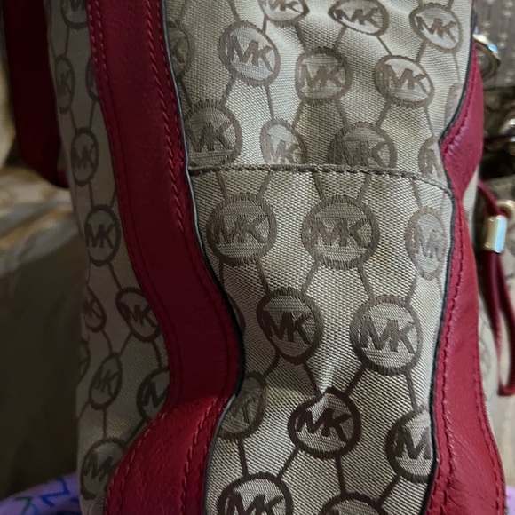 Michael Kors Ludlow Satchel - Picture 10 of 17